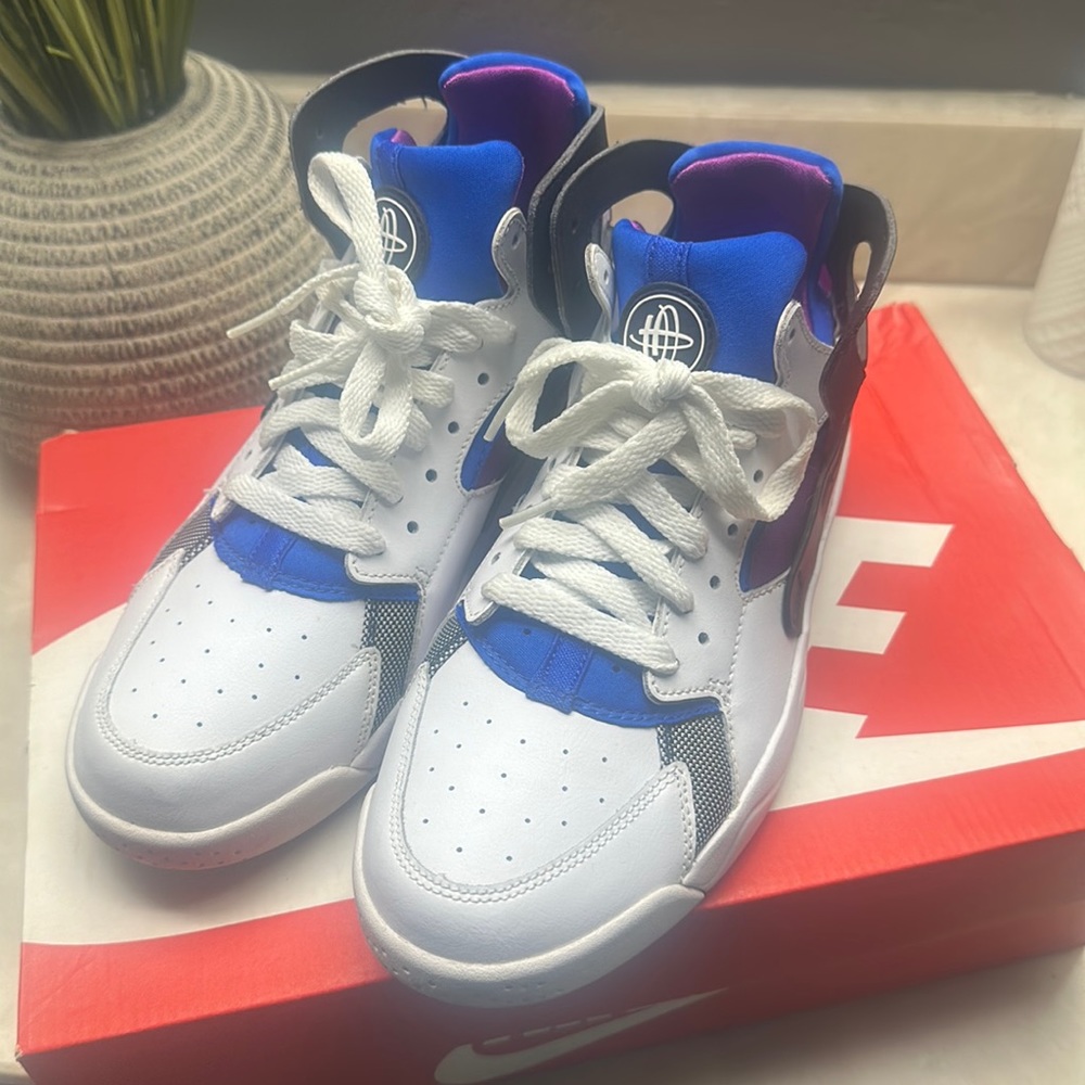 Nike flight Huarache Size 6.5 in youth